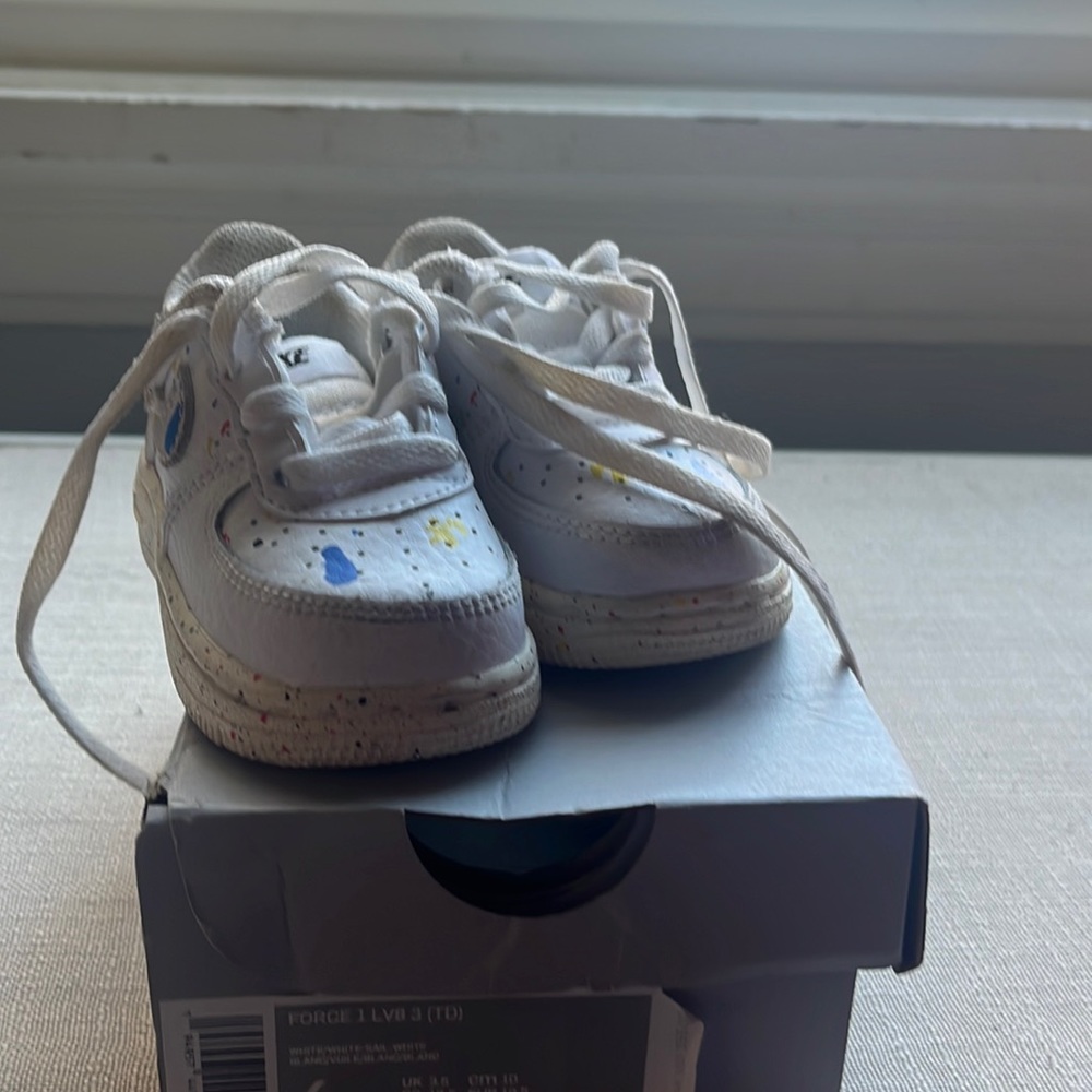 Nike Air Force 1 LV8 multi color gently used